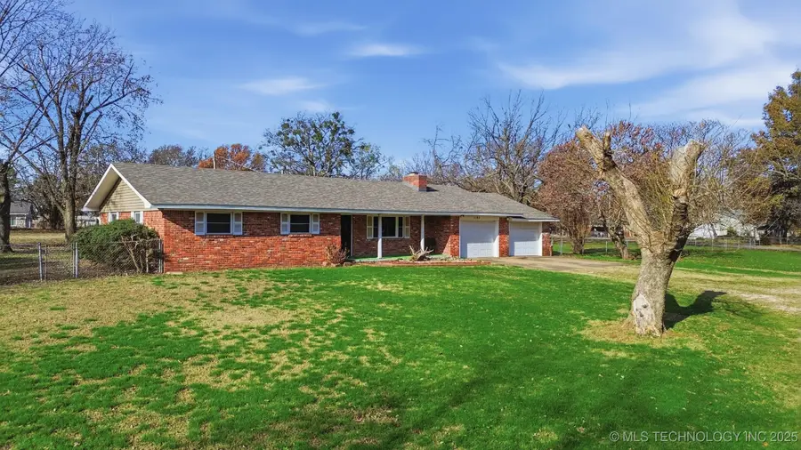 1103 N Fox Street, Chouteau, OK 74337 - Image #2