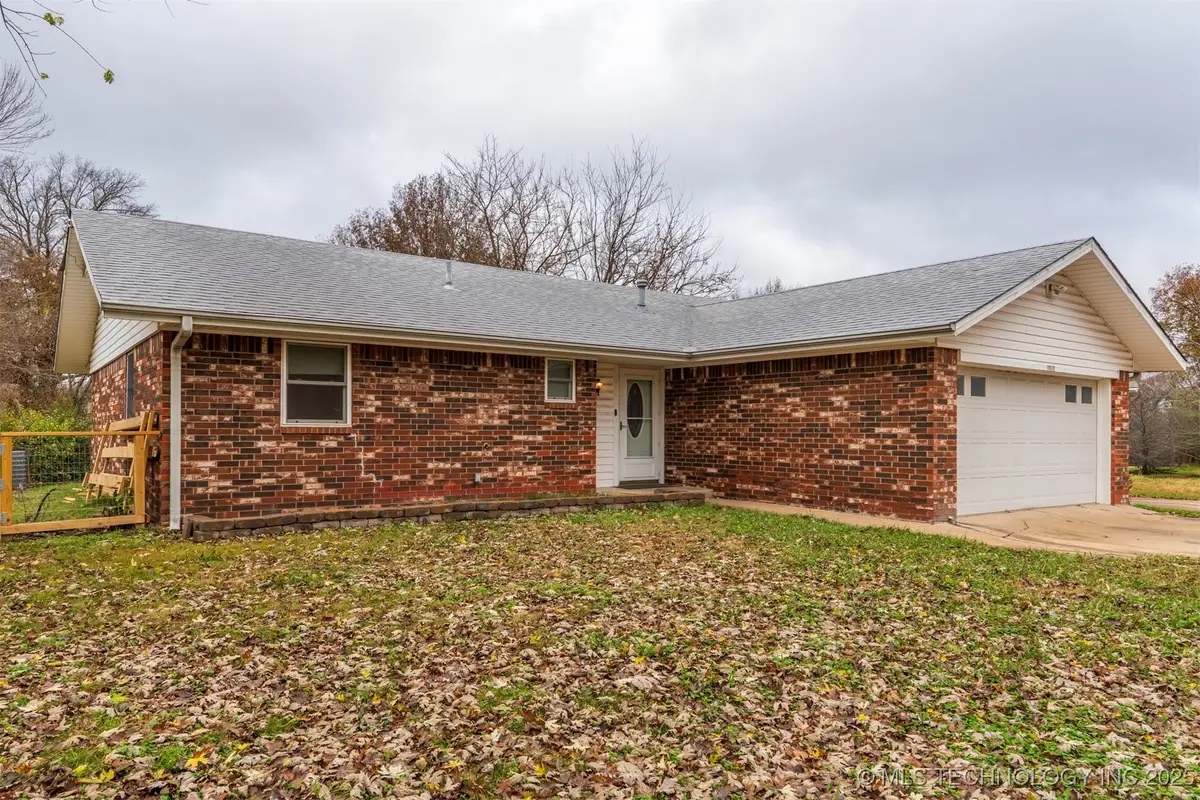 1012 Colonial Drive, Pryor, OK 74361 - Image #1