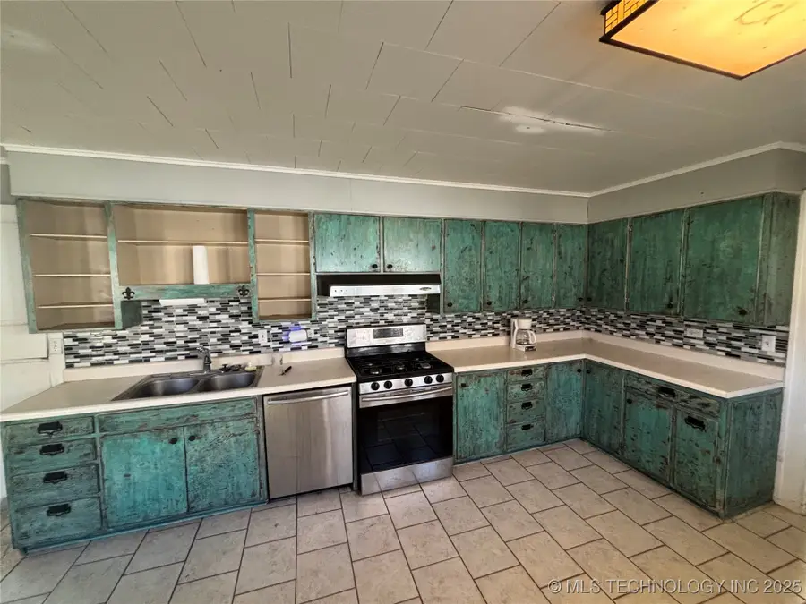 703 E Grand Avenue, Tonkawa, OK 74653 - Image #3