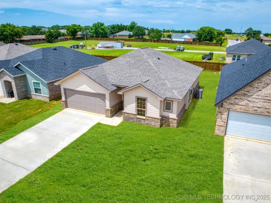 1193 Wild Indigo Circle, Calera, OK 74730 - #2