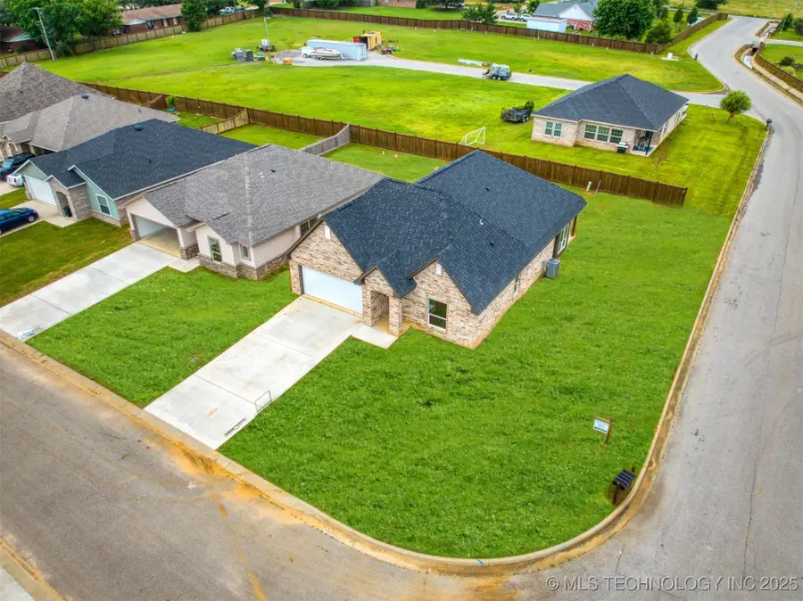 1197 Wild Indigo Circle, Calera, OK 74730 - Image #3