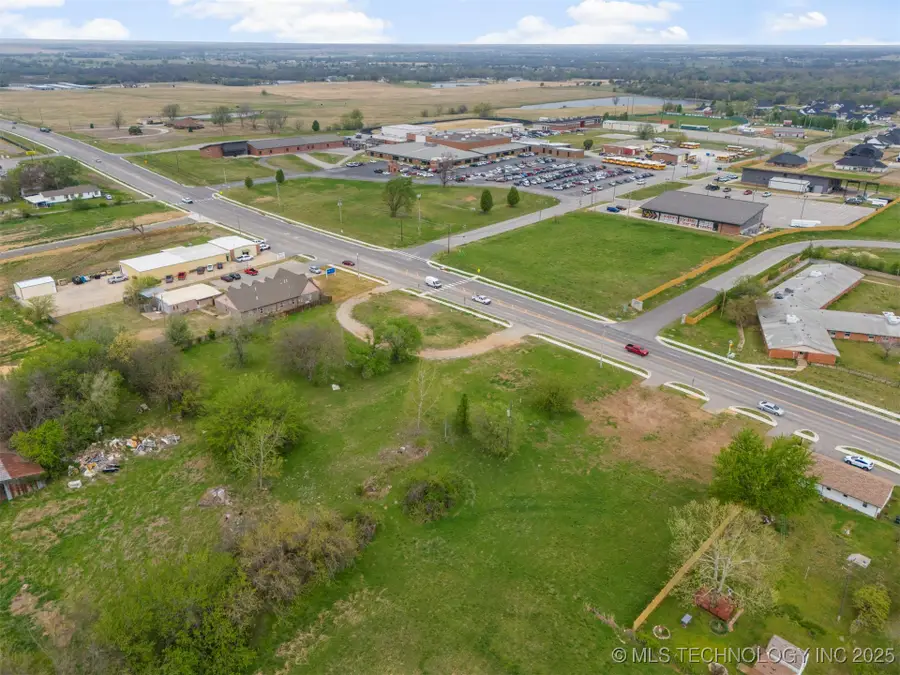 2301 W Broadway Street, Collinsville, OK 74021 - Image #3