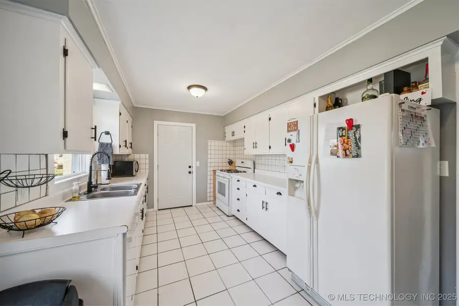 1122 S Russell Street, Skiatook, OK 74070 - Image #3