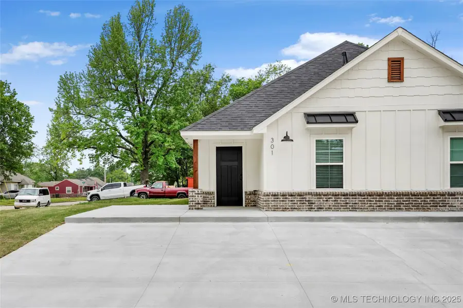 817 E 11th Street, Claremore, OK 74017 - Image #2