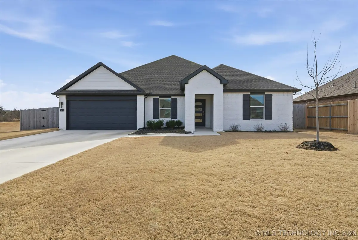 7407 E Oakridge Court, Broken Arrow, OK 74014 - Image #1