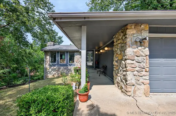 1329 Oakdale Drive, Bartlesville, OK 74006