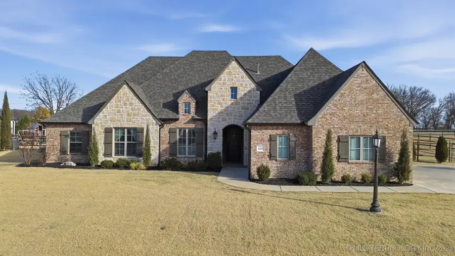 6251 N Creekwood Drive, Owasso, OK 74055 - #2