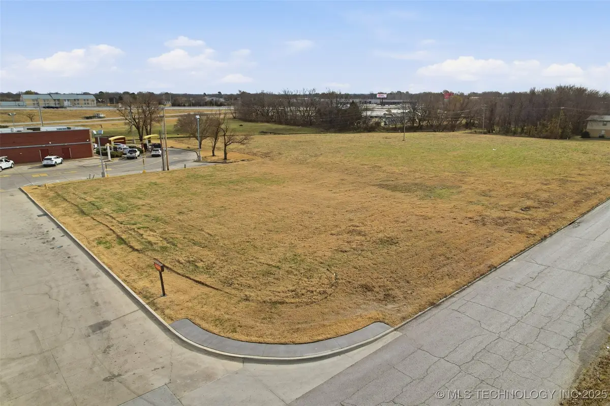 213 S Dogwood Street, Owasso, OK 74055 - Image #1