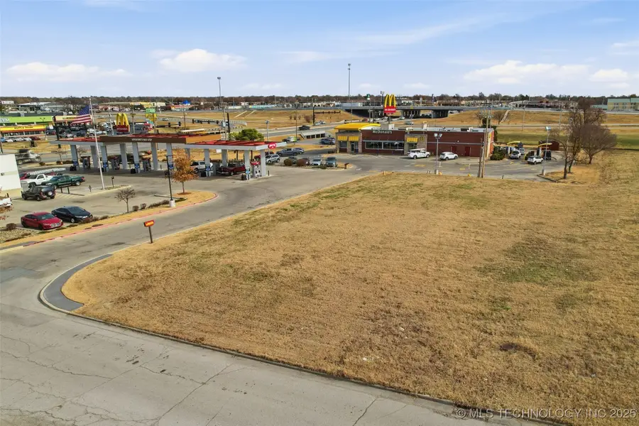 213 S Dogwood Street, Owasso, OK 74055 - Image #2