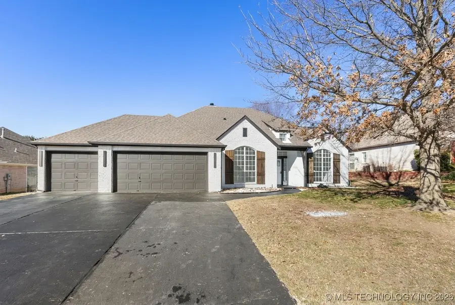 3204 Heritage Drive, Claremore, OK 74019 - #2