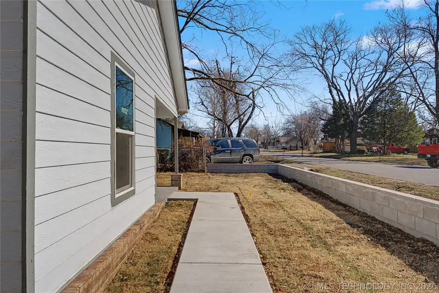 215 W Burnham Avenue, Sapulpa, OK 74066 - #3