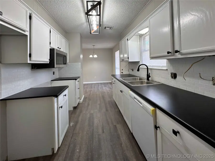 1318 E Oak Street, Cushing, OK 74023 - Image #3