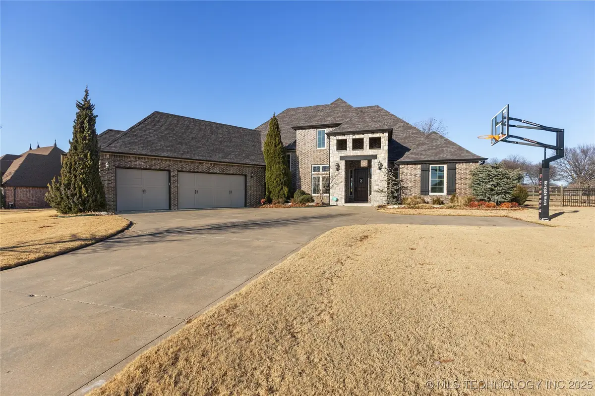 19063 E Twin Creeks Drive, Owasso, OK 74055 - Image #1