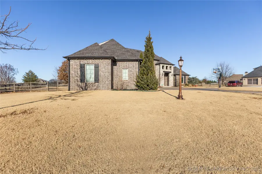 19063 E Twin Creeks Drive, Owasso, OK 74055 - Image #3