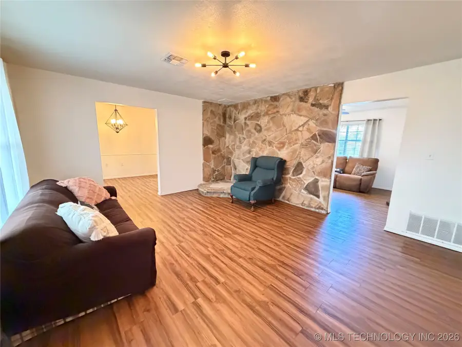 803 NE 11th Street, Wagoner, OK 74467 - Image #3