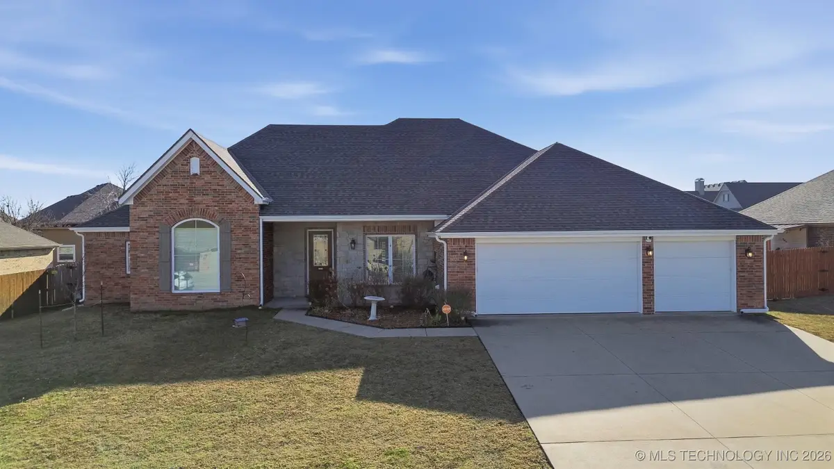 420 N Park Hill Loop, Bartlesville, OK 74006 - Image #1