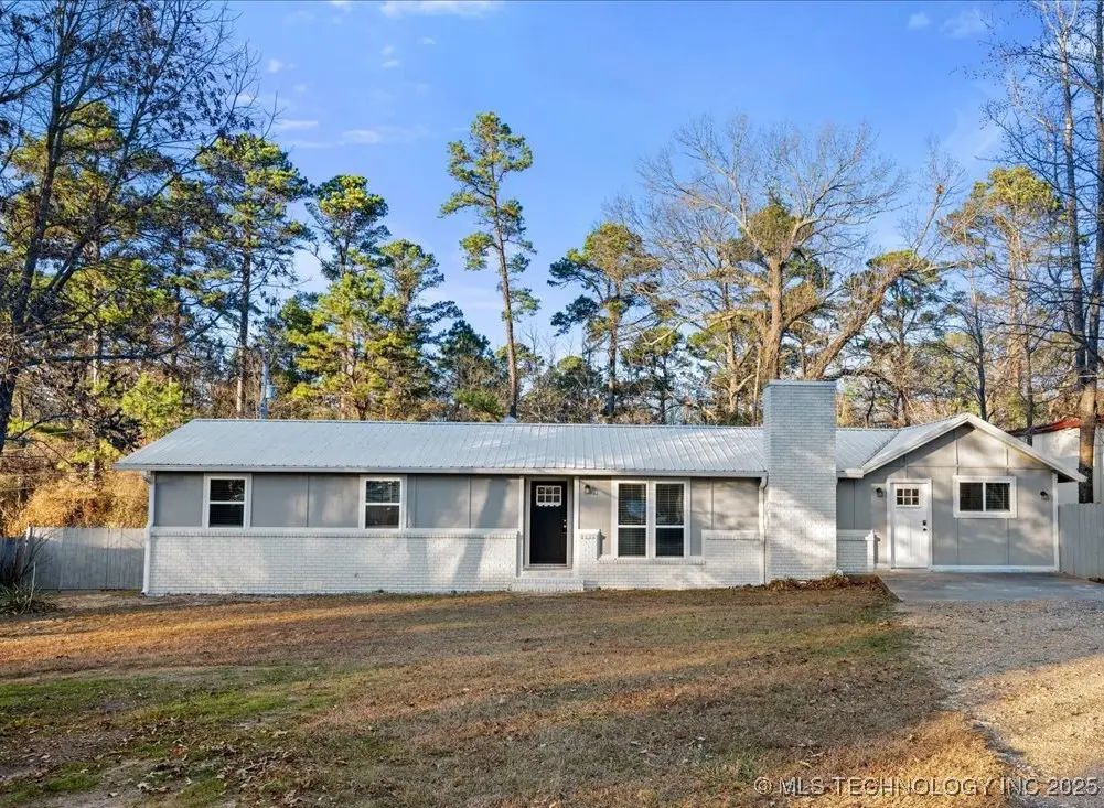 802 E Circle, Broken Bow, OK 74728 - Image #1