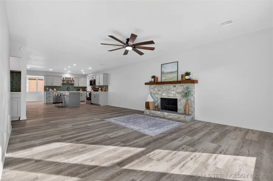 1 SE Shadowlake Drive #1, Bartlesville, OK 74006 - Image #3