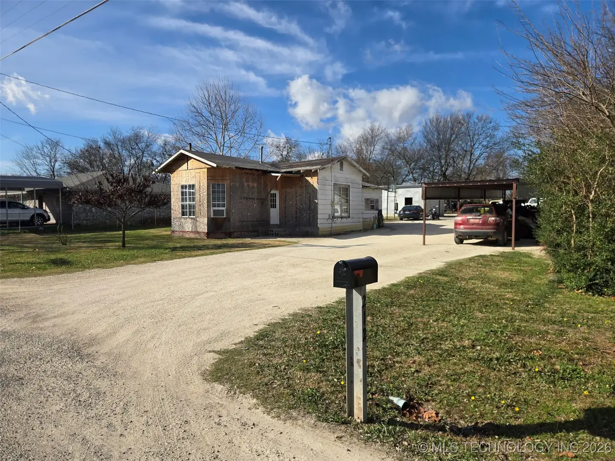 212 S Arkansas Avenue, Caddo, OK 74729 - Image #1