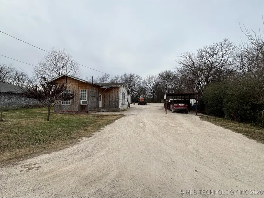 212 S Arkansas Avenue, Caddo, OK 74729 - Image #2
