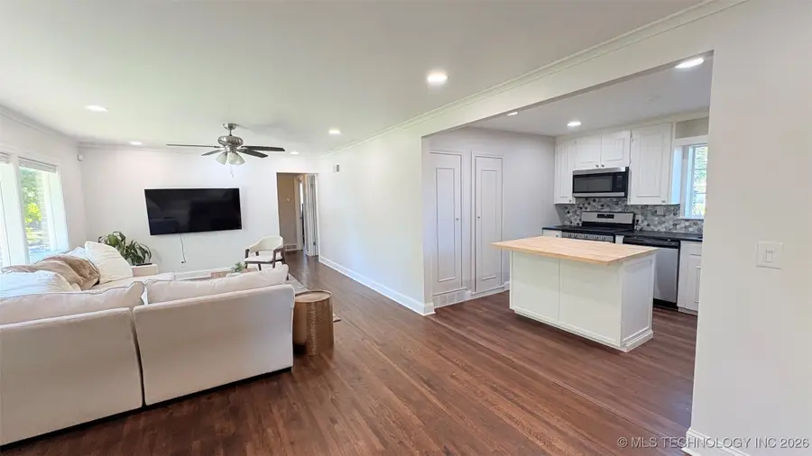 4824 S Owasso Avenue, Tulsa, OK 74105 - Image #2