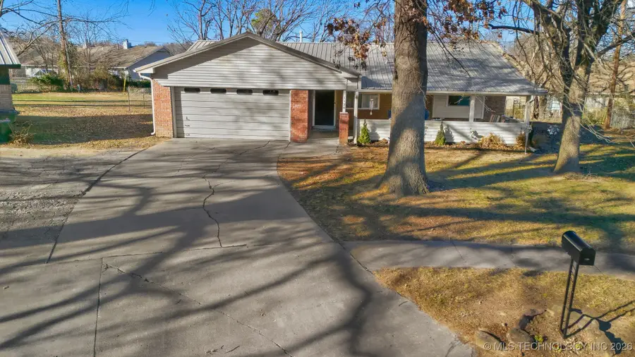 1126 W 16th Place, Claremore, OK 74017 - Image #2