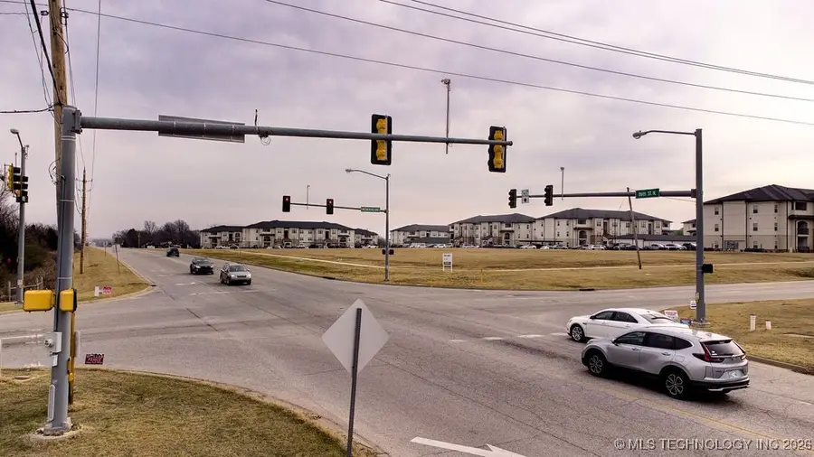 8021 E 86th Street N, Owasso, OK 74055 - Image #2