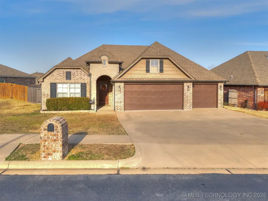 1008 W Missouri Avenue, Claremore, OK 74019 - Image #2