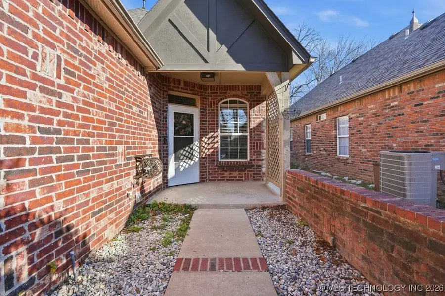 525 N Willow Place, Jenks, OK 74037 - Image #2