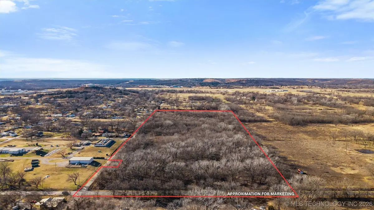 400 NW Cass Avenue, Bartlesville, OK 74003 - #1