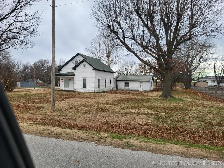 215 N Saint Louis, Welch, OK 74369 - Image #3