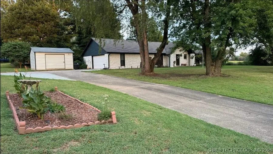 15623 S 297th East Street, Coweta, OK 74429 - #2