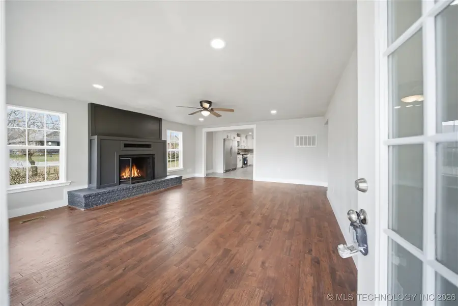 809 N 9th Street, Collinsville, OK 74021 - Image #3