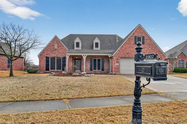 1907 W Rockport Place, Broken Arrow, OK 74012