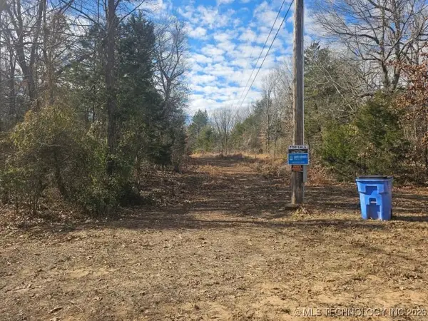 39 Holiday Street, Eufaula, OK 74432