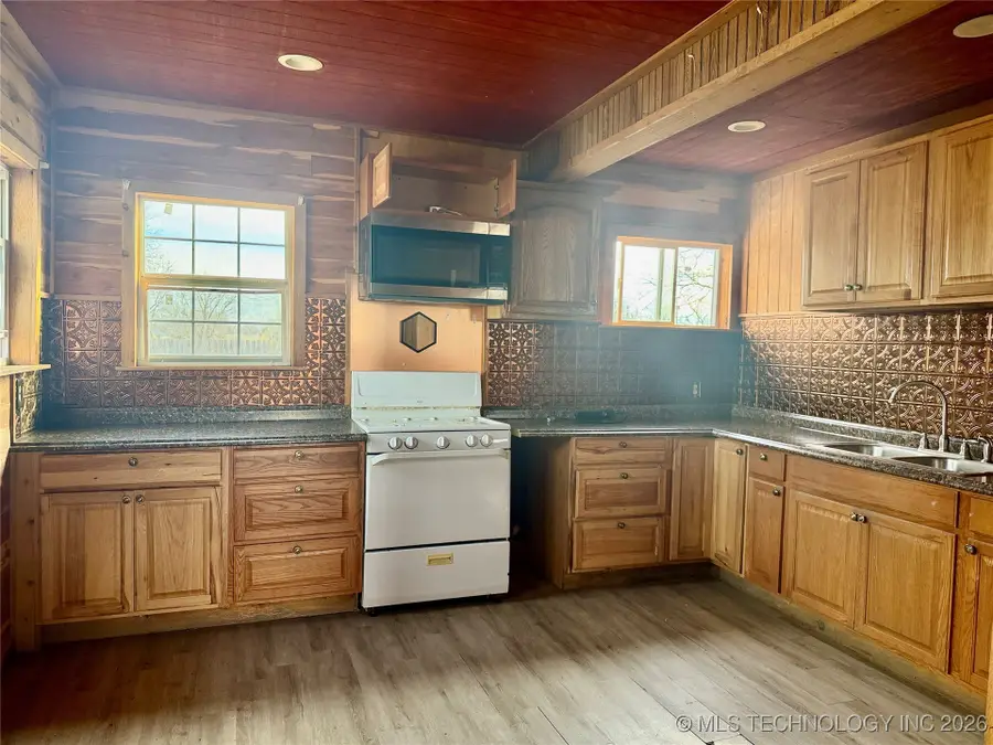 514 W 3rd Street, South Coffeyville, OK 74072 - Image #2