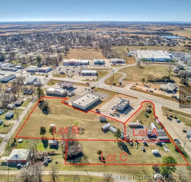 1107 W Gentry Avenue, Checotah, OK 74426 - #3