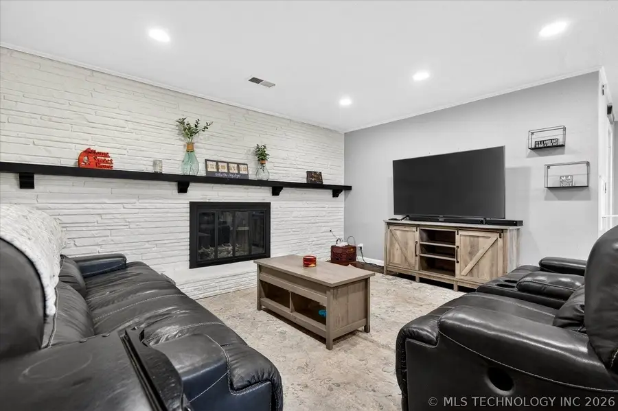 1507 Crescent Drive, Bartlesville, OK 74006 - #3