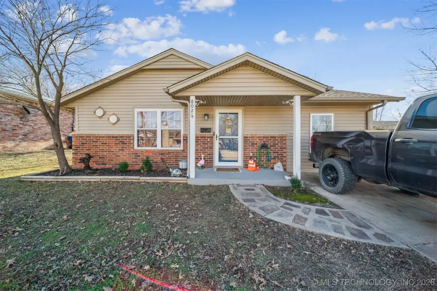 802 E Erie Avenue, Yale, OK 74085 - Image #2