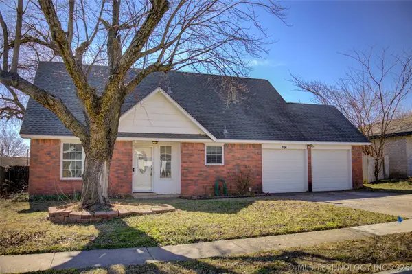 306 E 17th Street, Owasso, OK 74055