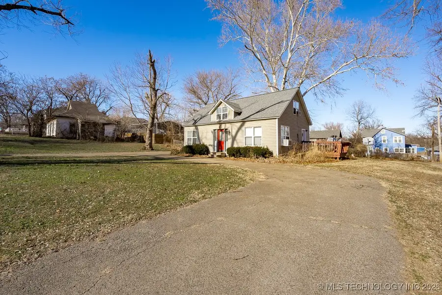 112 W First Street, Coyle, OK 73027 - #2