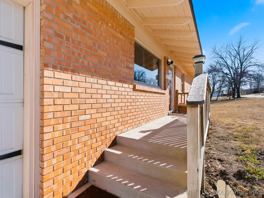 820 N Nancy Drive, Ada, OK 74820 - Image #2