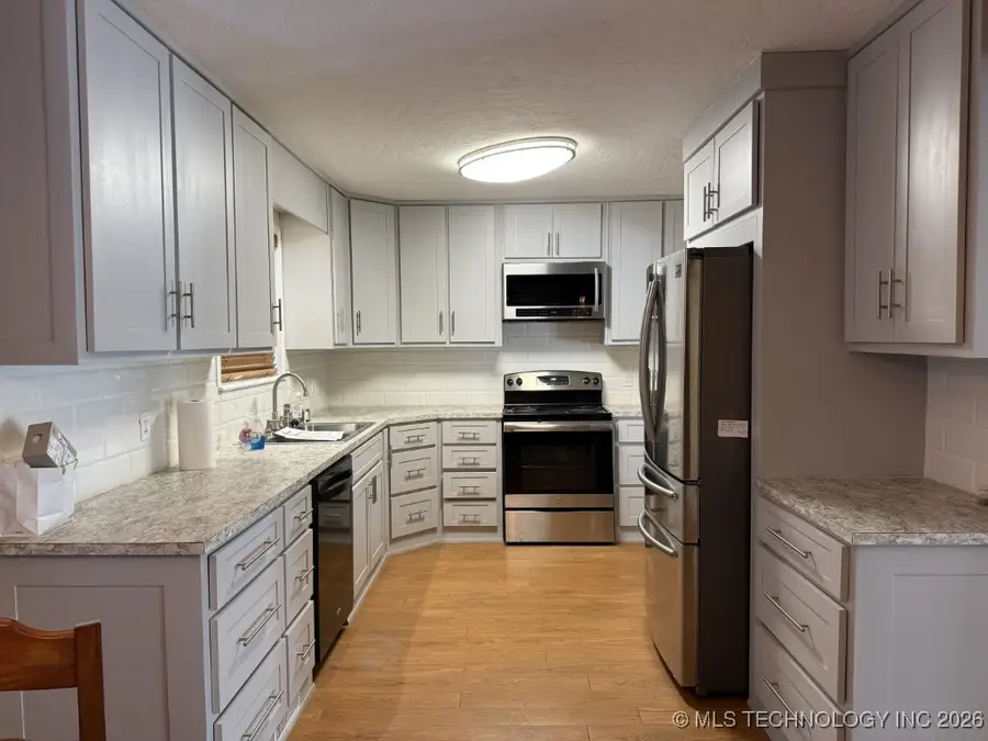 908 Colonial Court, Pryor, OK 74361 - Image #3