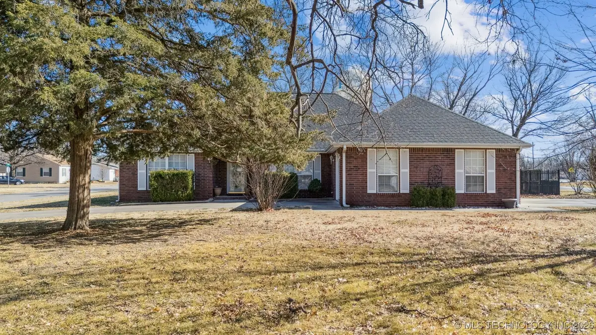 201 N Coo Y Yah Street, Pryor, OK 74361 - Image #1