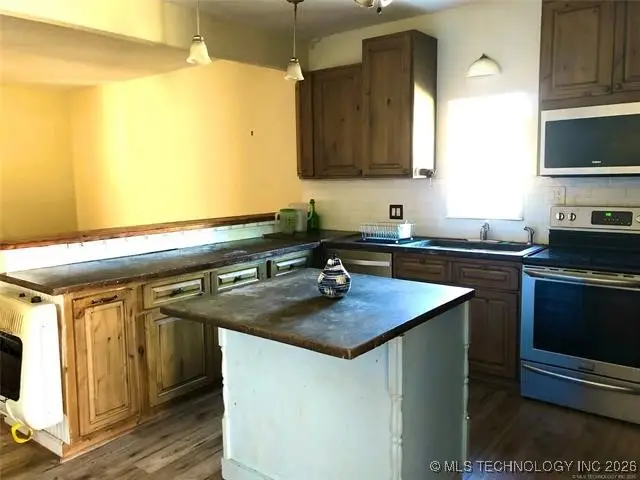 1301 E Ash Street, Cushing, OK 74023 - #3