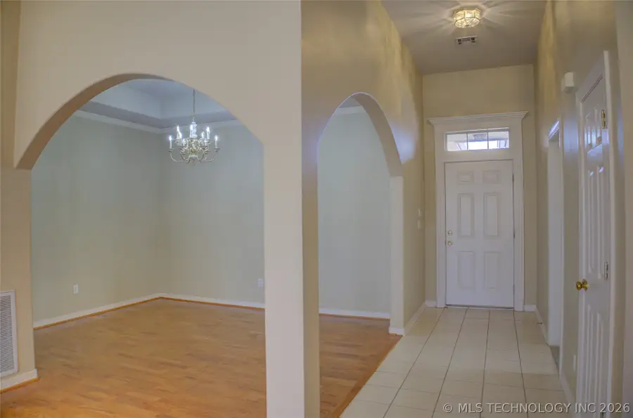 11407 S Locust Avenue, Jenks, OK 74037 - #3