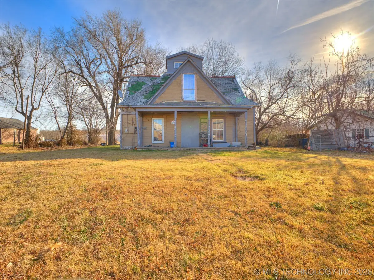 225 N Delaware Avenue, Coweta, OK 74429 - Image #1