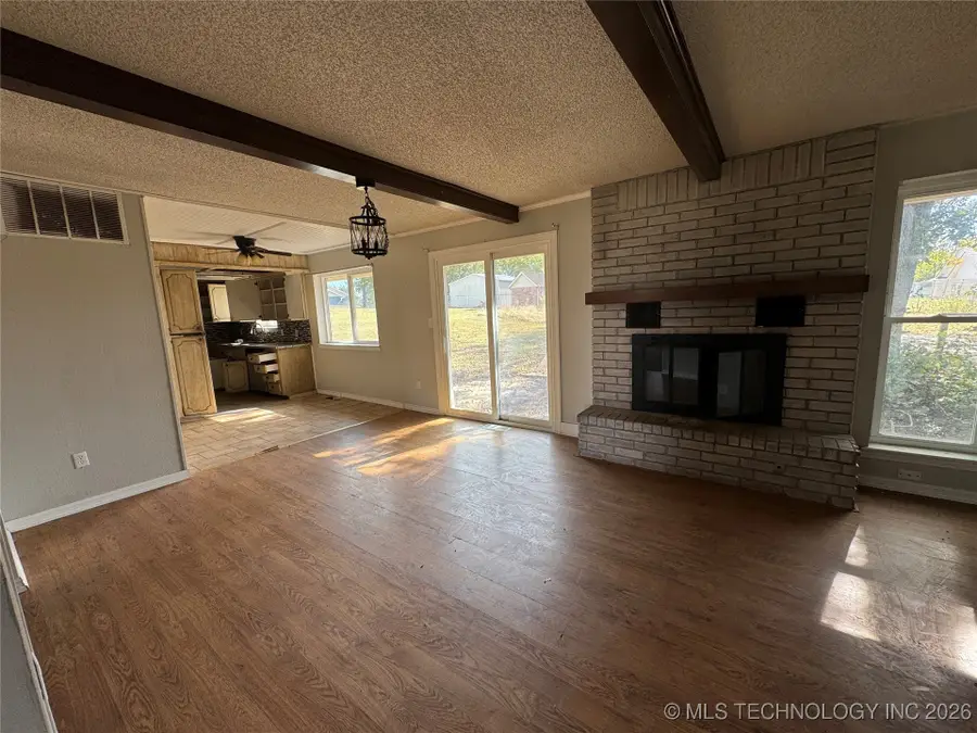 516 W 11th Avenue, Bristow, OK 74010 - #3