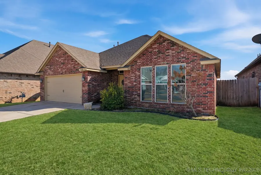 508 E Grant Place, Bristow, OK 74010 - #3