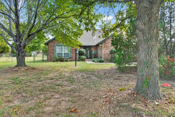 11313 E Southpark Road, Claremore, OK 74019